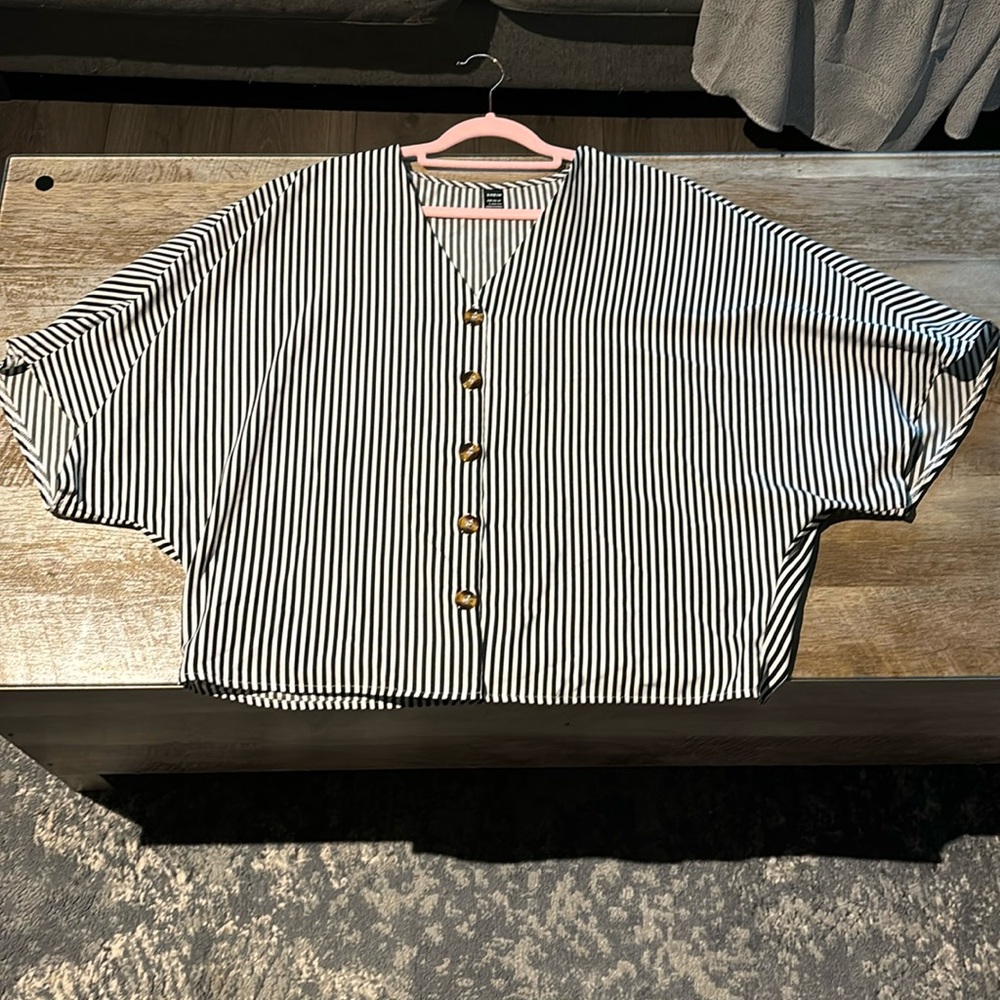 Shorter/Cropped Button down Shirt with wide sleeves